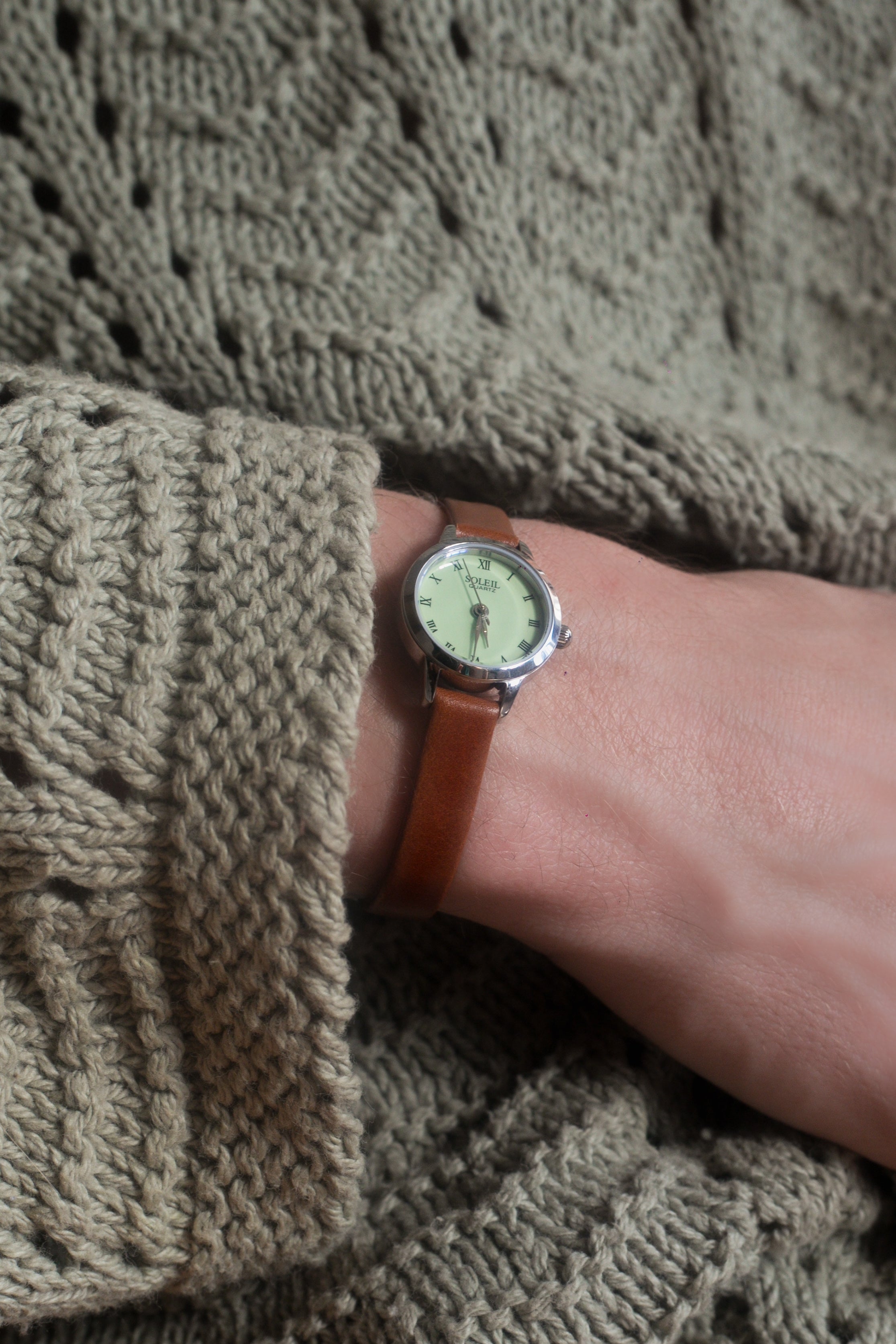 pistachio & silver mini